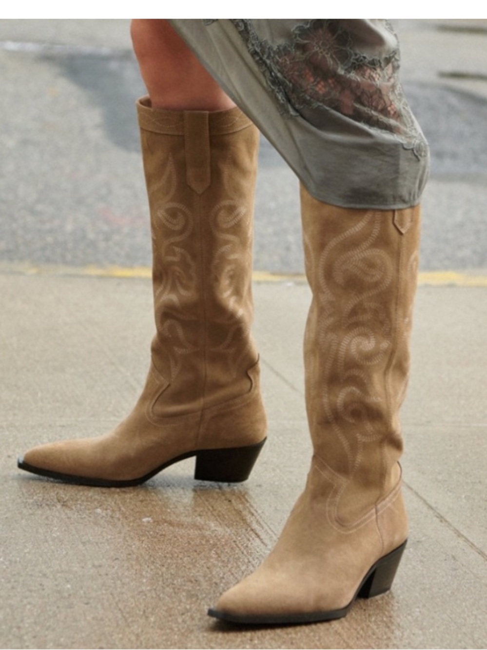 Zara Women’s Knee-High Western Suede Boots in Tan